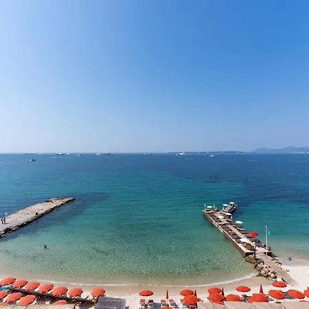 Spacious With Sea View In Lejlighed Antibes