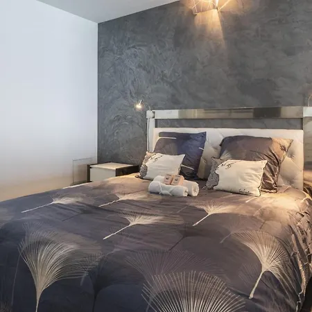 Spacious With Sea View In Антиб